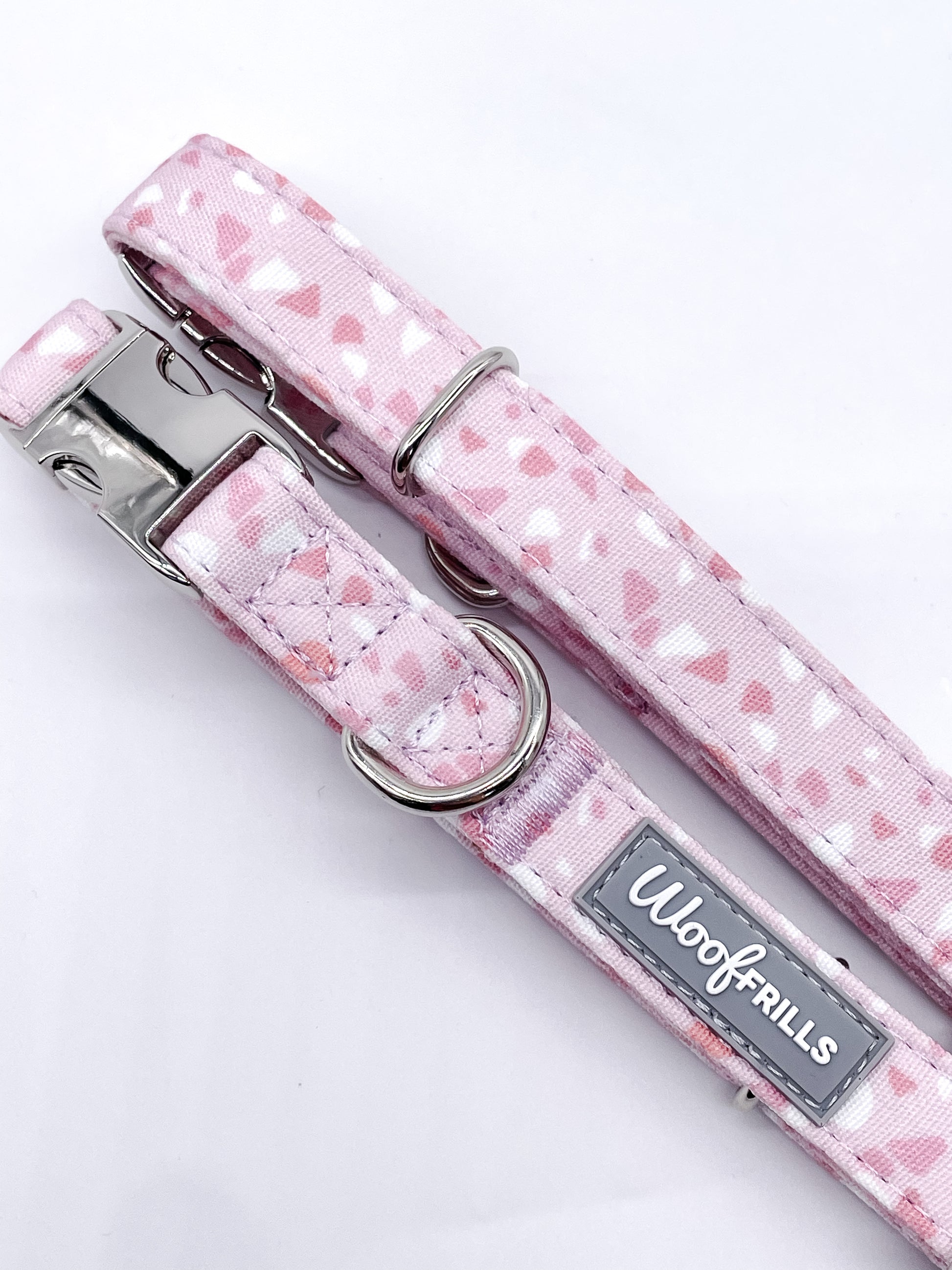 Pink collar for dogs
