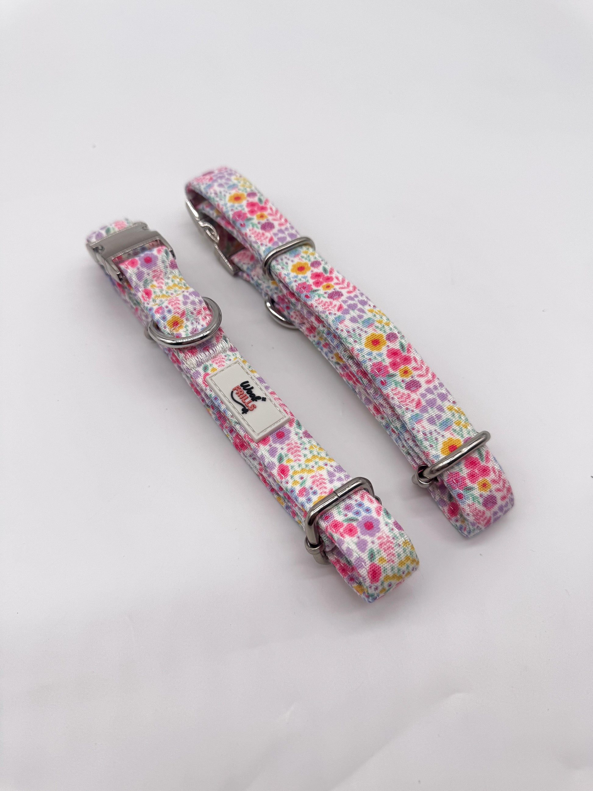 Adjustable floral dog collar Blossom Dreams close up