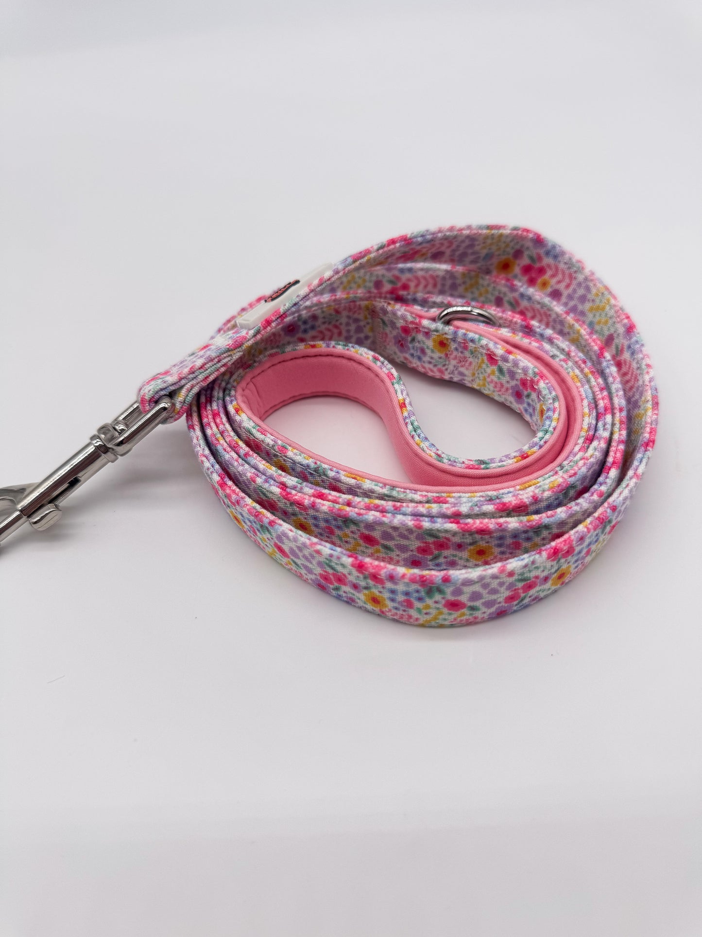 Floral dog lead Blossom Dreams flat lay with soft handle
